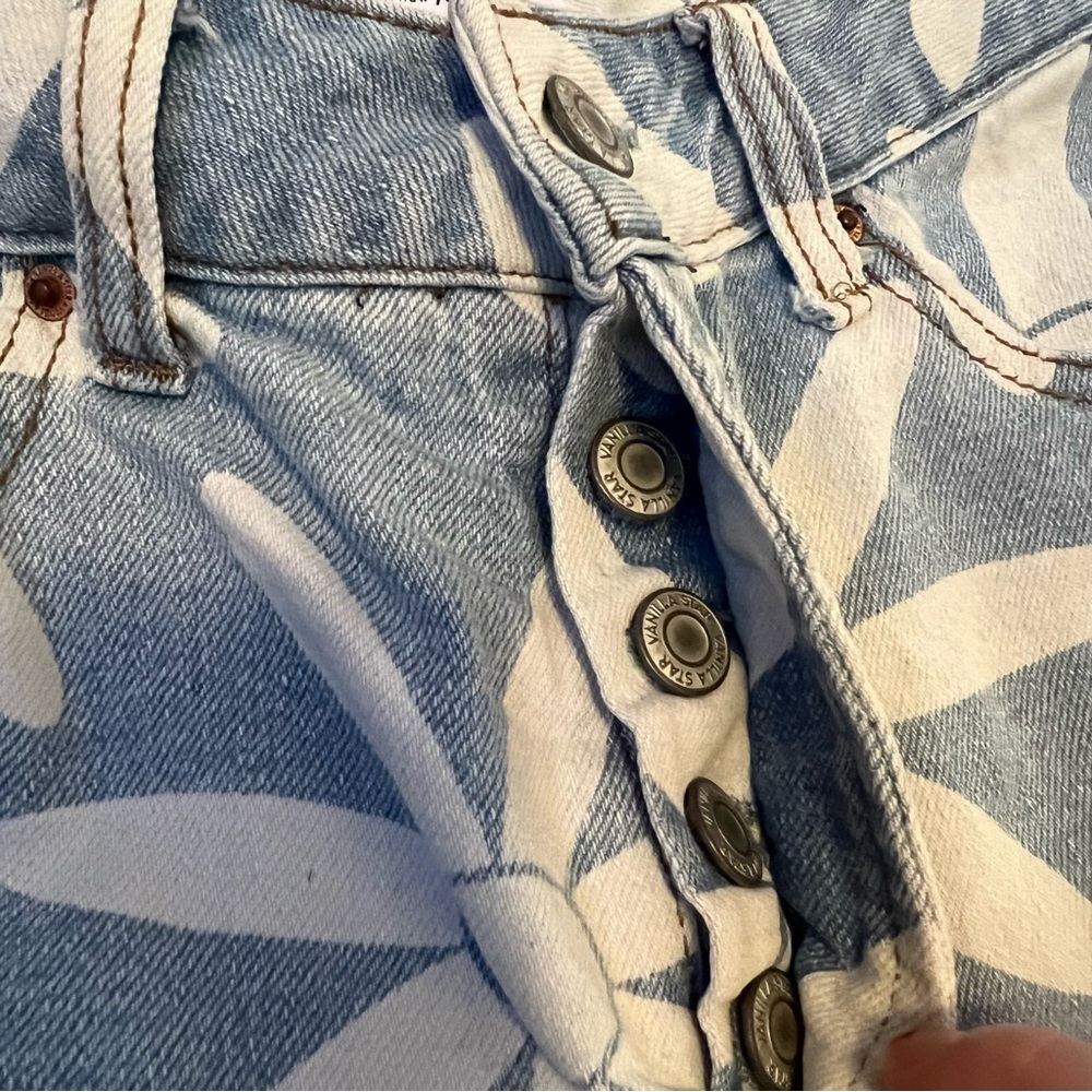 Vanilla Star Daisy Jean Shorts Size 3 - Picture 3 of 10